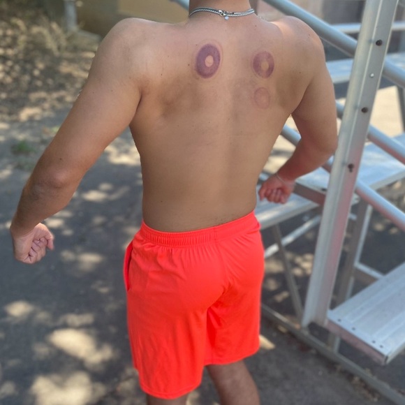 UNDER ARMOUR MEN NEON ORANGE SHORTS WORKOUT SPORT TRAINING RUNNING TECH GRAPHICS - Picture 3 of 17